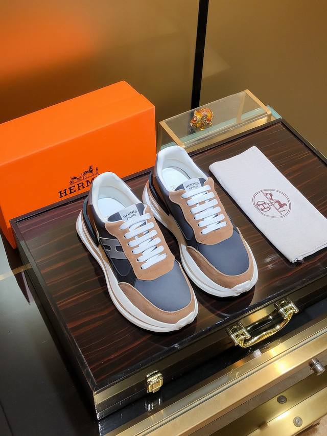 商品名称：Hermes 爱马仕 正规码数: 38-44 休闲鞋 商品材料：精选 牛皮鞋面，舒适羊皮内里；原厂大底。